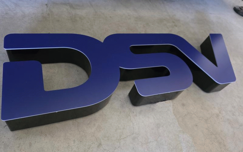 Leuchtwerbung und Einzelbuchstaben